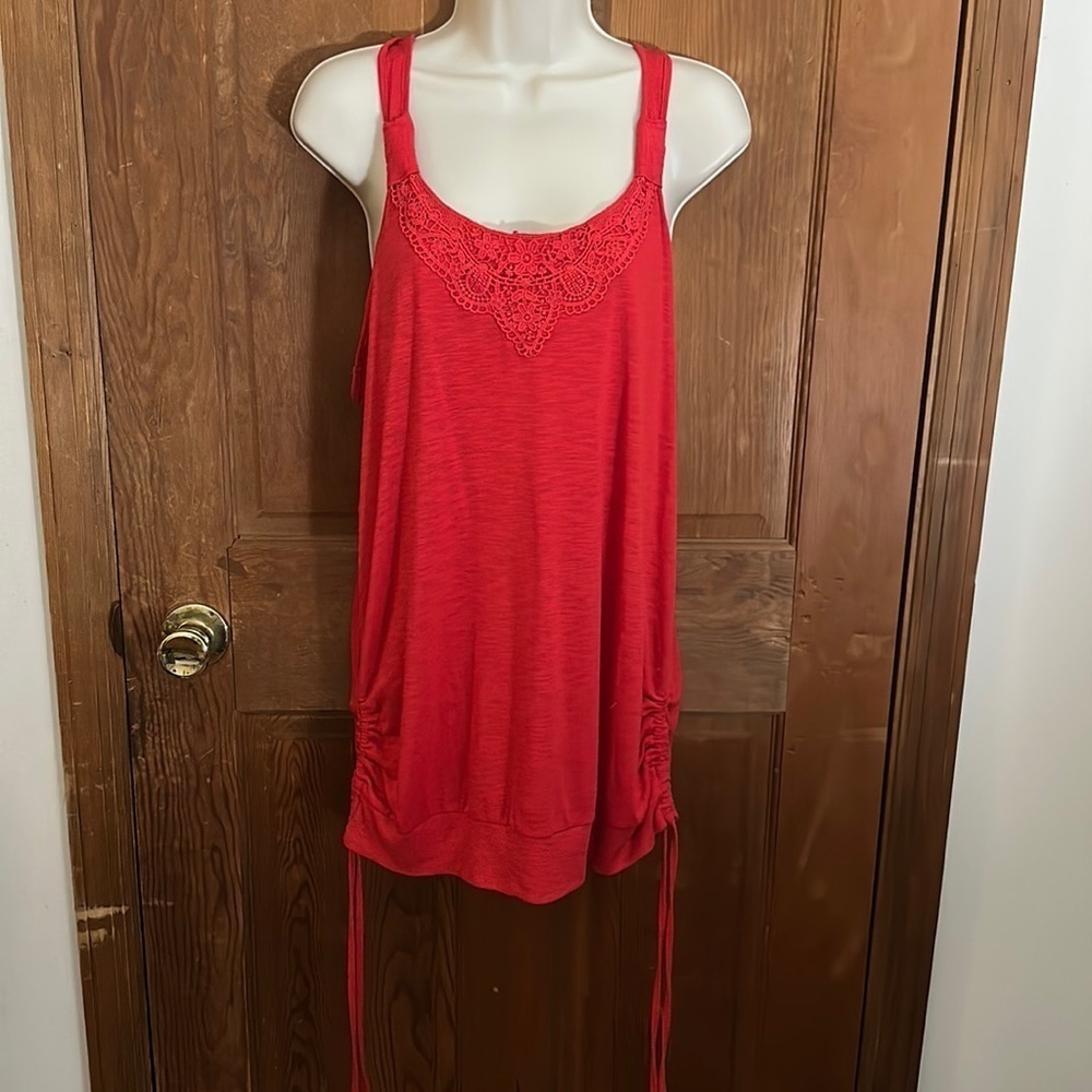 No Boundaries Women’s Red Lace Inlay Tank Top with Ruching on Sides Size XXL